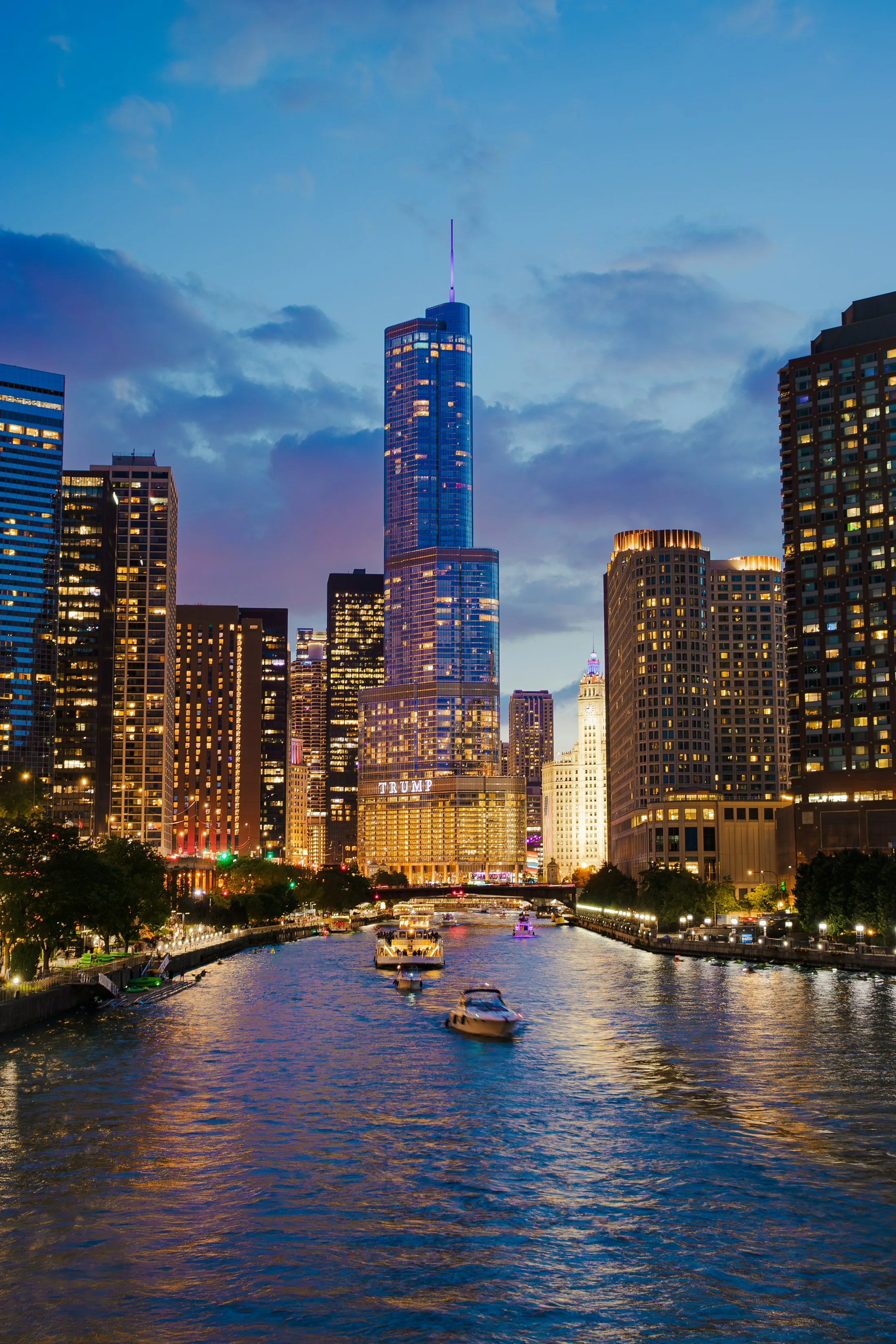 Chicago River and downtown skyline at dusk